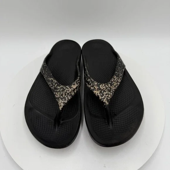 OOFOS Sandals Women's Size 7 OOlala Leopard Print Slip On Thong Flip Flops Black - Picture 3 of 7